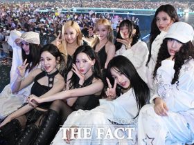 에스파와 뉴진스, 섬광 사진으로 팩트 뮤직 어워즈 2024를 섬뜩하게 뒤흔든다